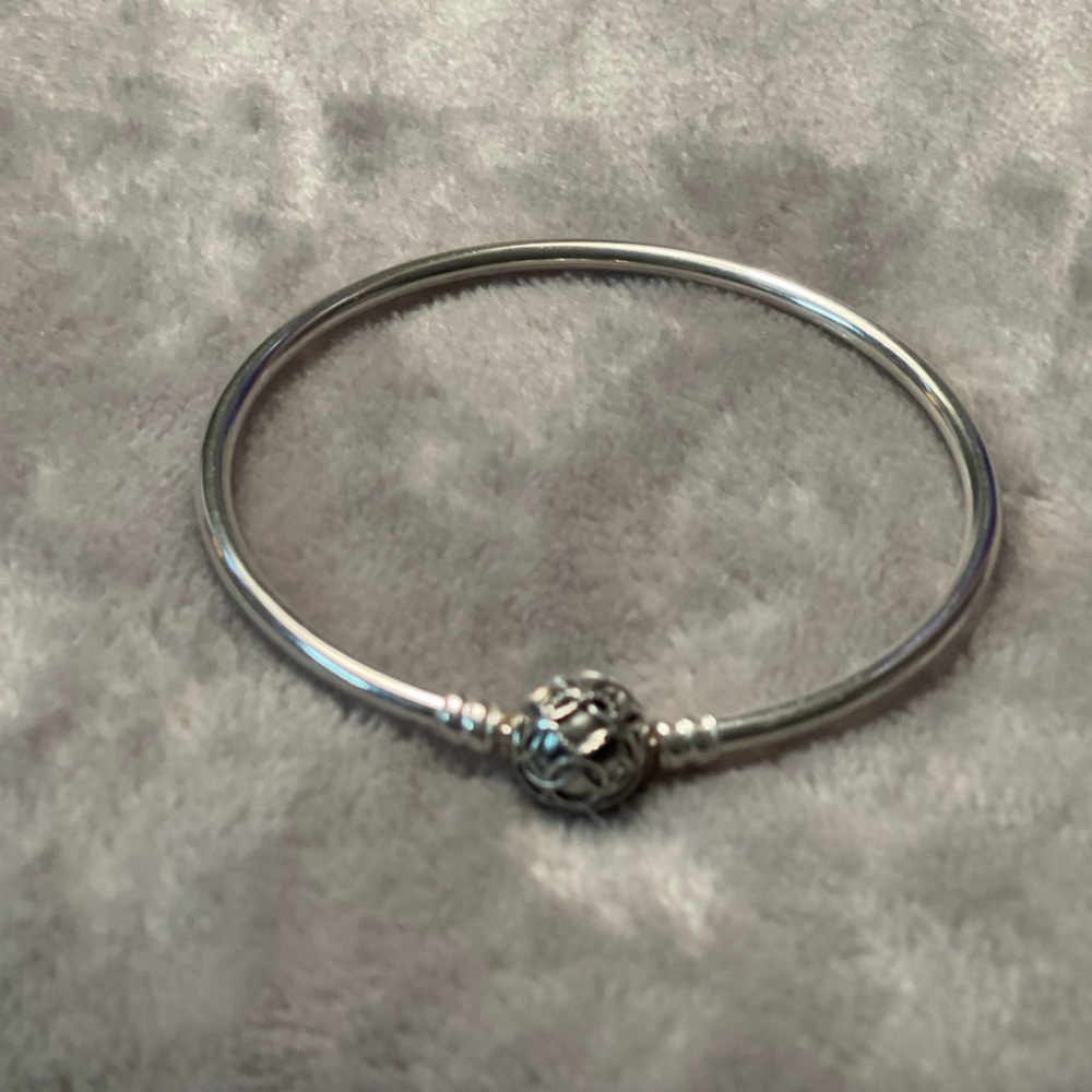 Authentic Pandora 925 Sterling Siver Pattern of Love Charm Bangle Bracelet NEW